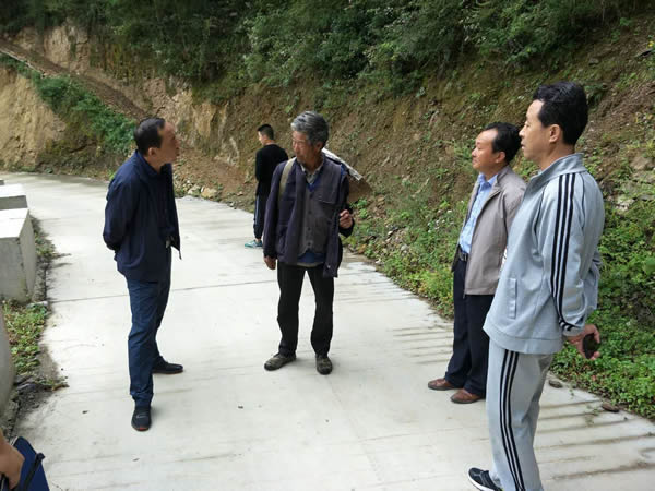 隴運集團公司黨委書記、董事長李寅祥同志深入琵琶鎮(zhèn)寧強村開展幫扶工作