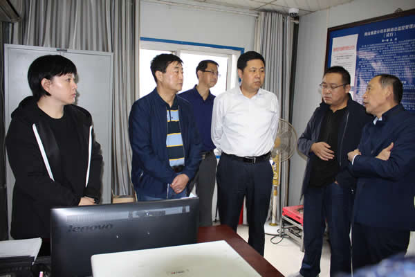 市交通運輸局黨組副書記、市運管局局長何濤一行到隴運集團公司檢查國慶節(jié)前安全生產(chǎn)工作