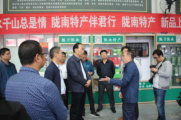 市安委辦主任、安監(jiān)局局長(zhǎng)李永宏一行到隴運(yùn)集團(tuán)公司檢查指導(dǎo)工作