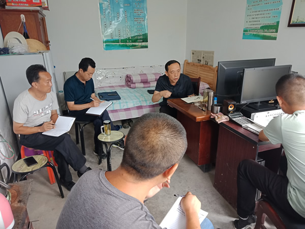 隴運集團(tuán)公司黨委書記、董事長李寅祥深入琵琶鎮(zhèn)寧強(qiáng)村檢查指導(dǎo)幫扶工作