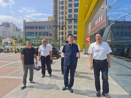 黨委書記、董事長(zhǎng)張宏偉在成縣片單位開展工作調(diào)研